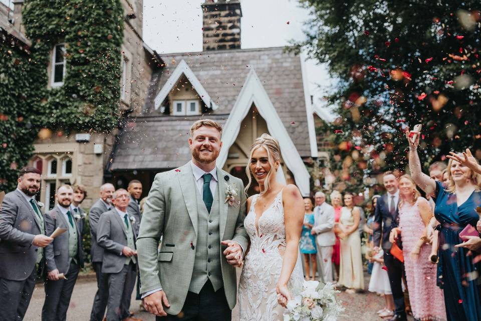 Just married - confetti shot