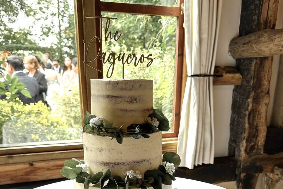 Rustic wedding cake