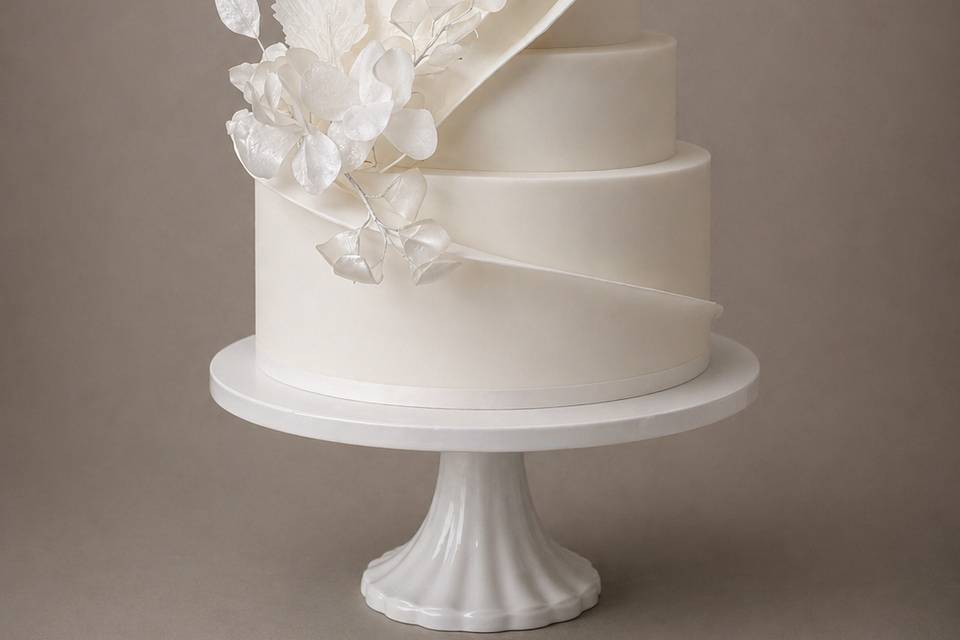 White lux cake