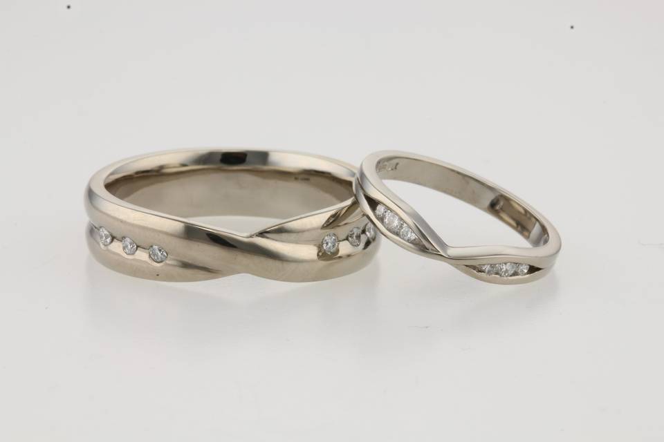 18ct White Gold Infinity Rings