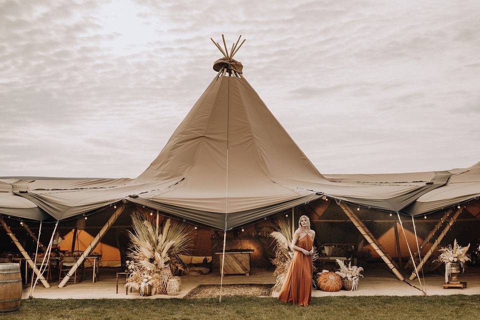 Giant tipi hire