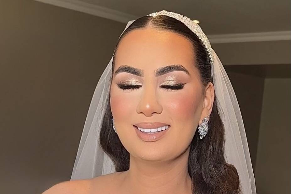 Timeless champagne eyes