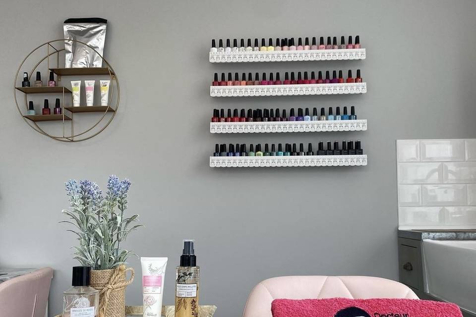 Nail station