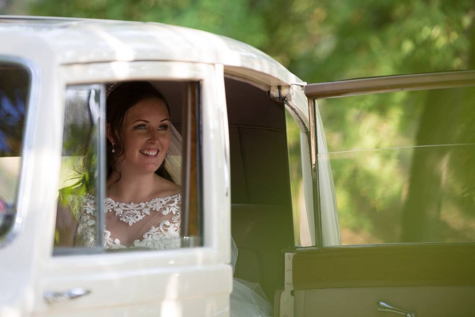 Bride arriving at church