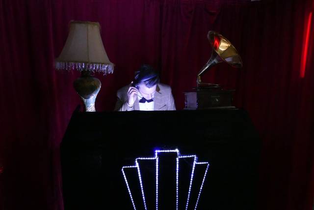 20's themed DJ