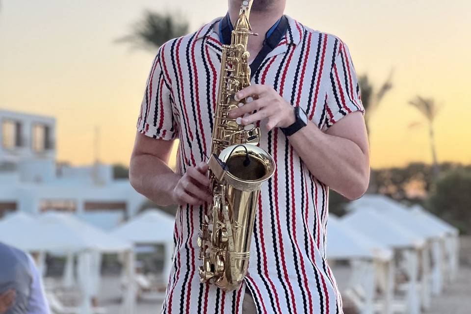 Dom performing in Crete