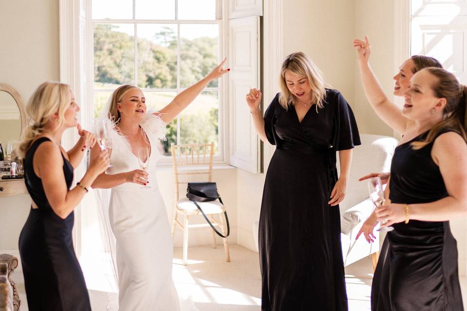 Bride & bridesmaids at Pynes