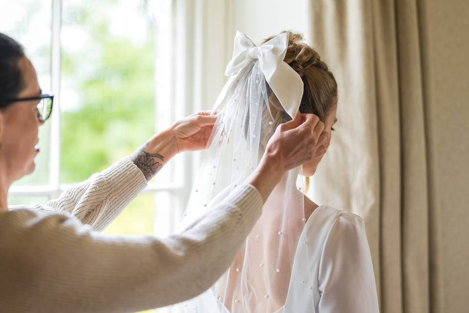 Pearl Bow Veil