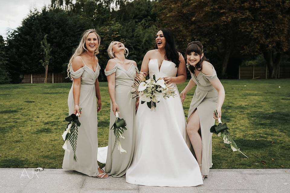 Bride & Bridesmaids