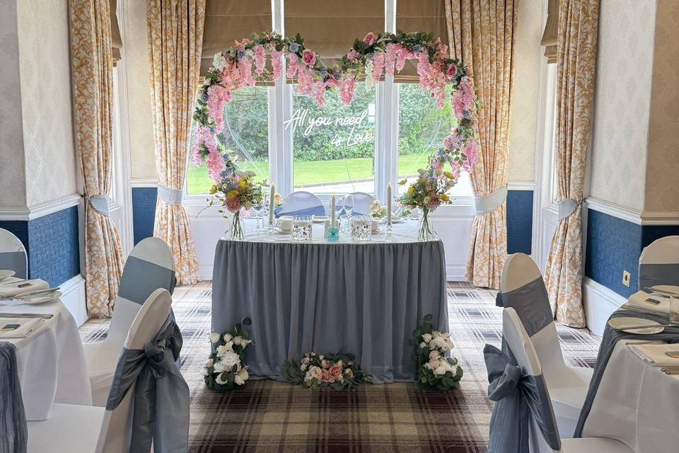 Jacobean Sweetheart Top Table
