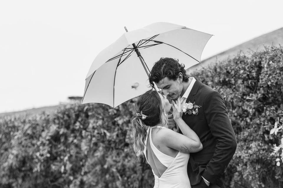 Bride & groom in the rain