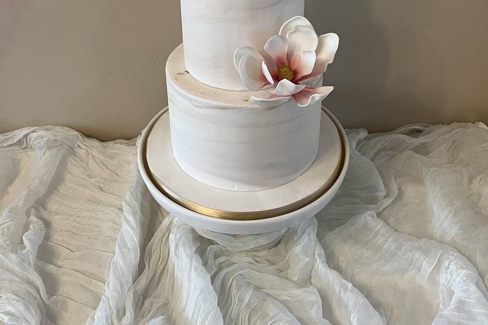 Magnolia sugar flower cake