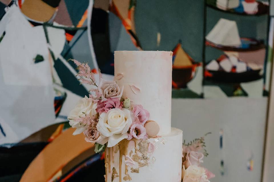 J & L wedding cake