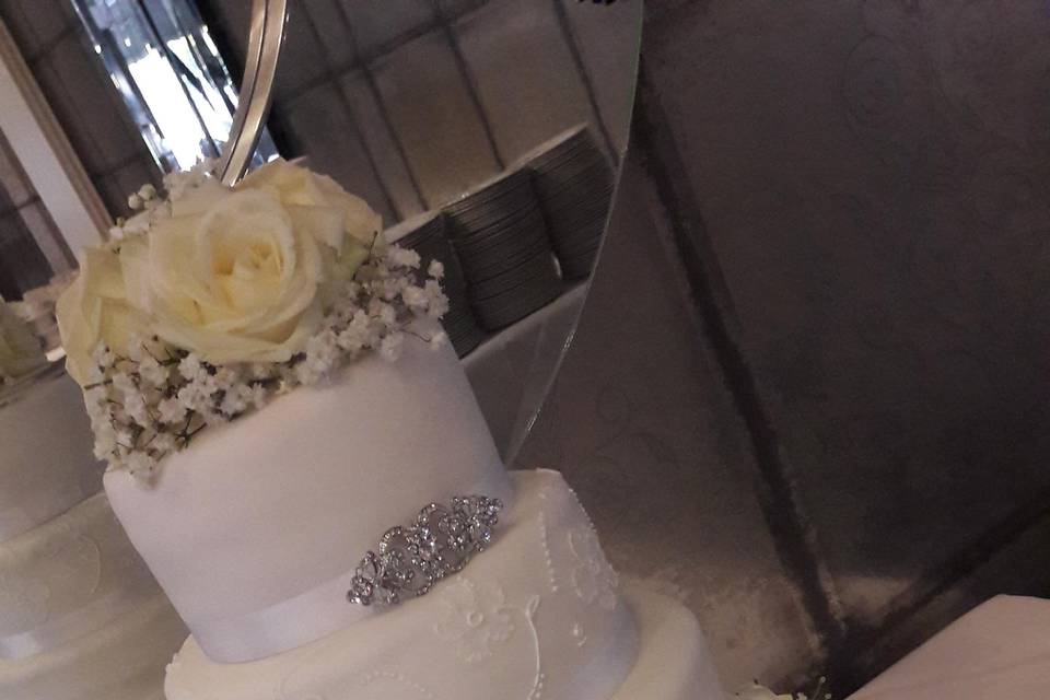 Sugar ruffles wedding cake