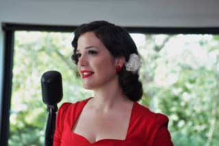 The Vintage Singer Jess