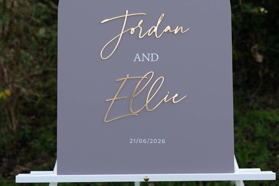 Arch wedding welcome sign