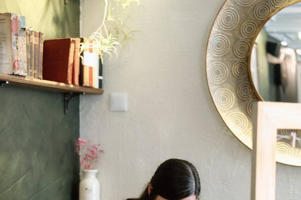 Jo illustrating at a wedding