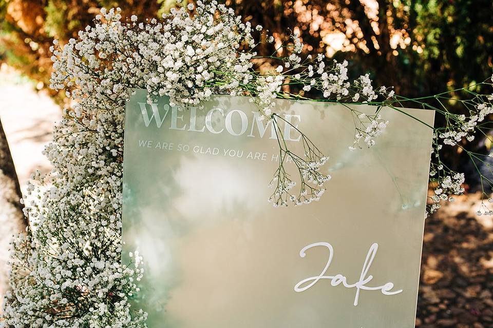 Welcome wedding sign