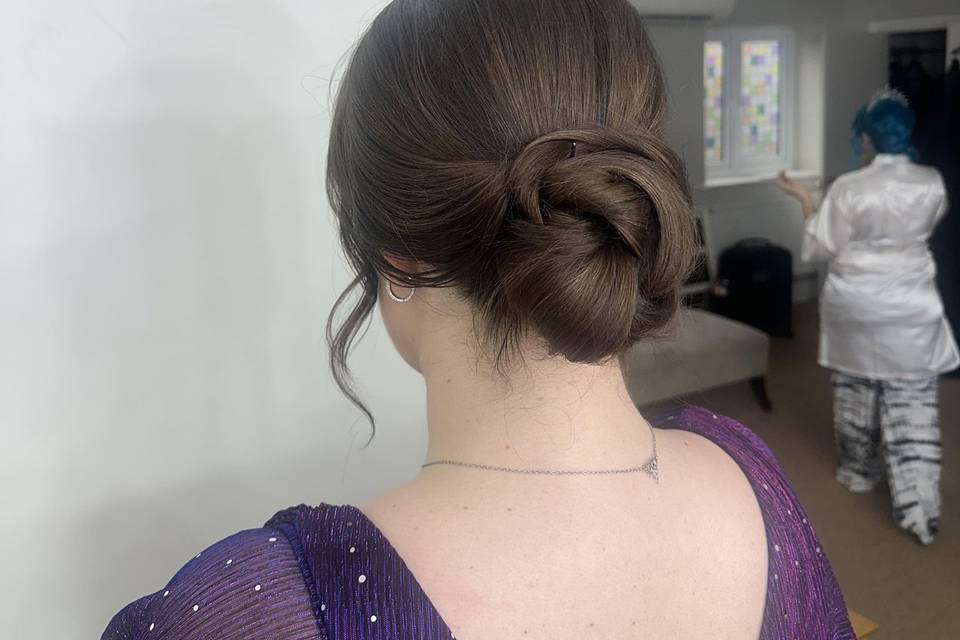 Low elegant bun