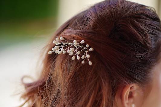 Freshwater pearl hair comb