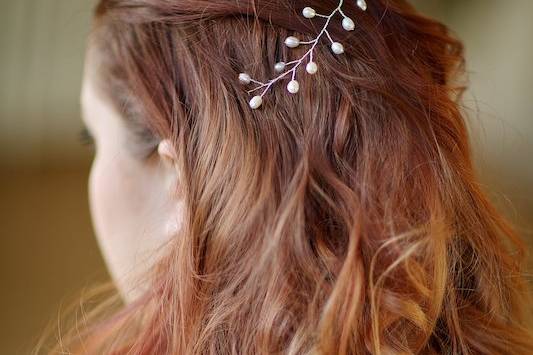 Freshwater pearl hair comb