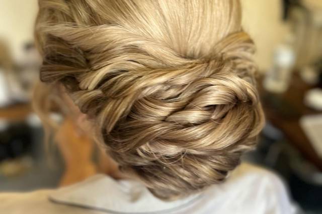 www.sarahdaniels.hair