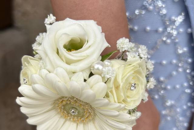 Germini wrist corsage