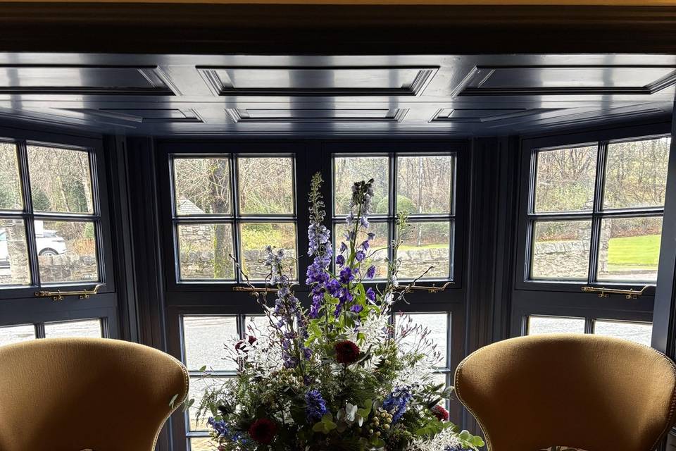 Pedestal feature