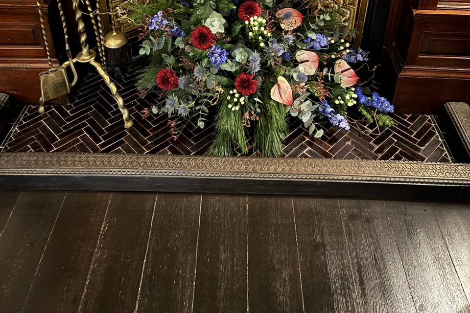 Fireplace arrangement reds
