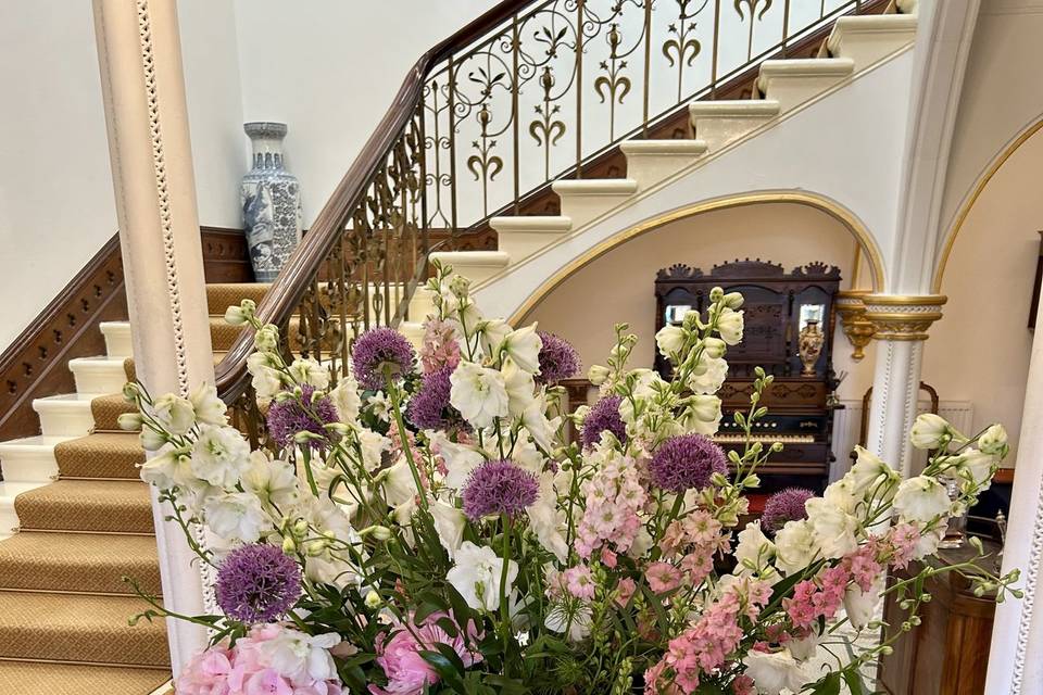 Entrance vase pinks