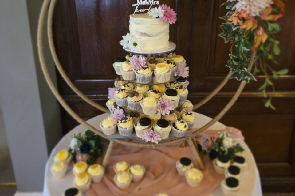 Complete tower and cupcakes