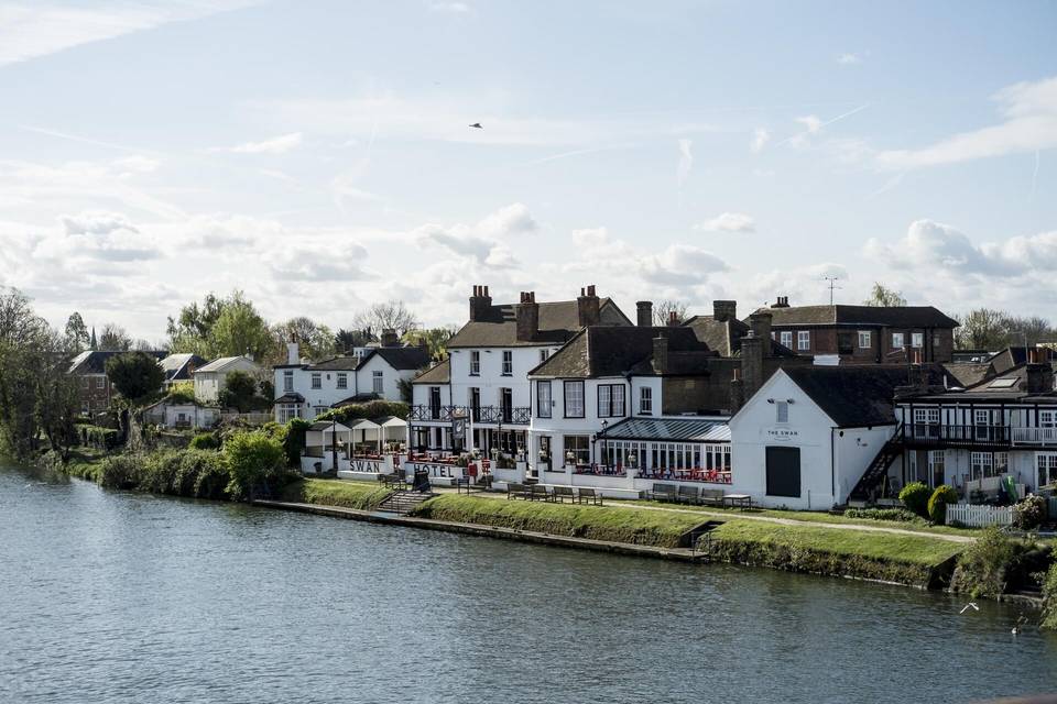 The Swan Hotel, Staines