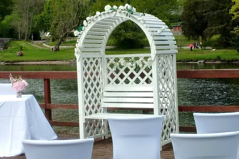 A wedding on the Tay