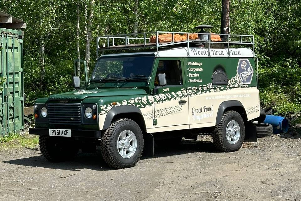 Land Rover pizza truck