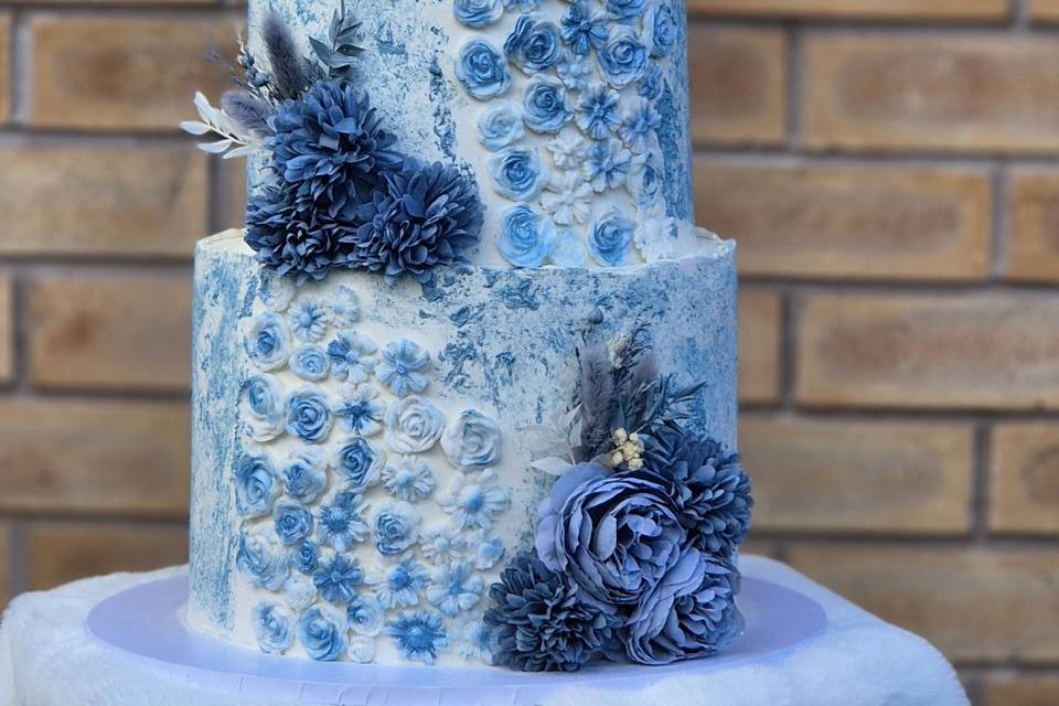 3 tier blue dreamy wedding cak