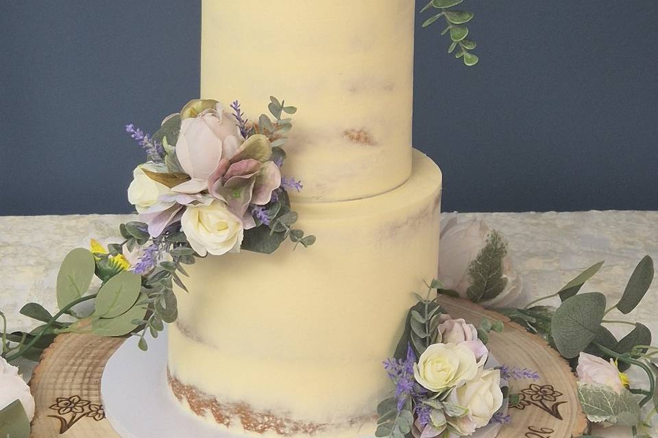 Semi naked cake