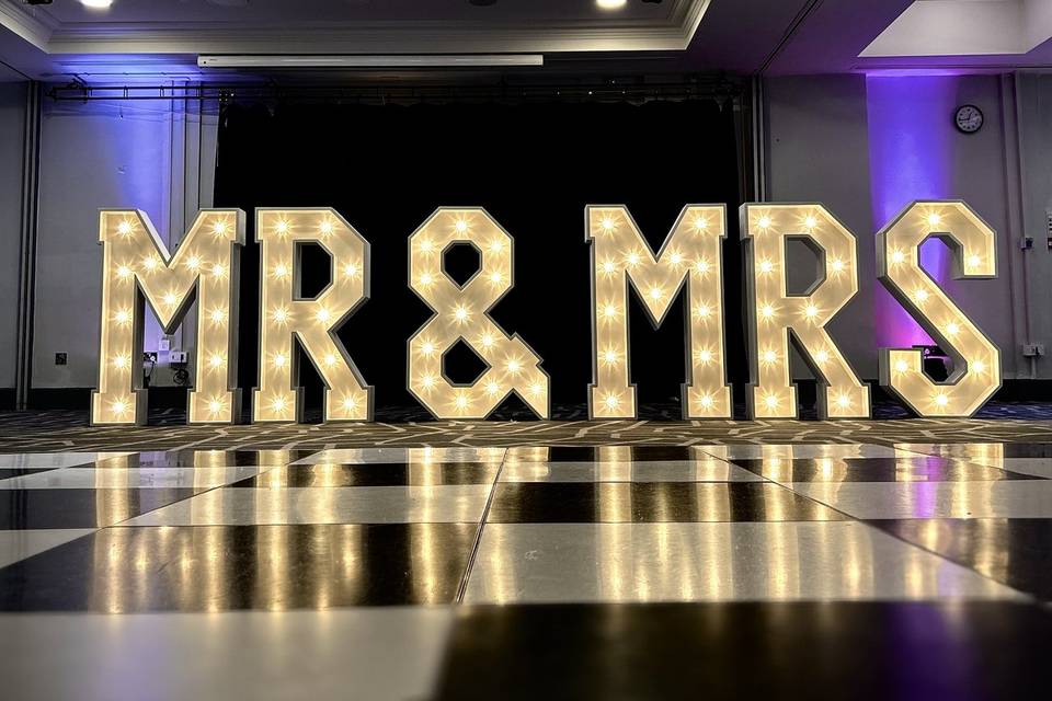 Light-up MR & MRS