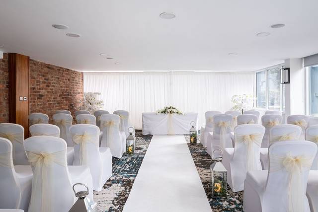 Victoria Suite Ceremony