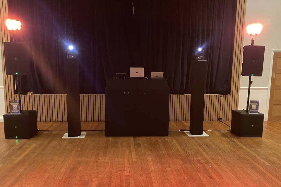 Wide Room in Black