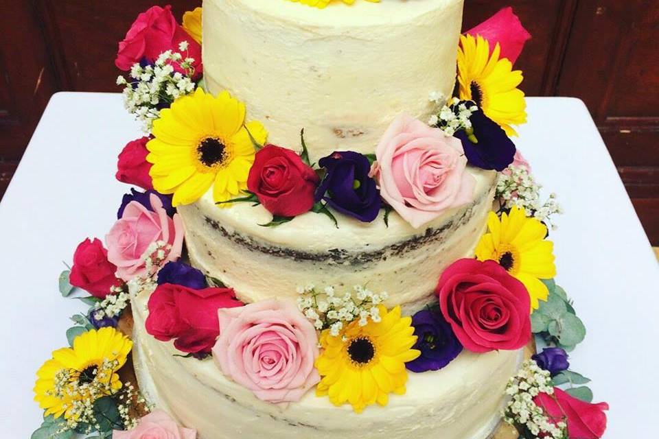 Single Tier, Two-tier cakes, three tier cakes delicious wedding cakes,  treats and desserts - for Perth weddings, events, wedding cakes, birthday  cakes, novelty cakes, drip cakes, corporate cupcakes, corporate cakes,  branded cupcakes,