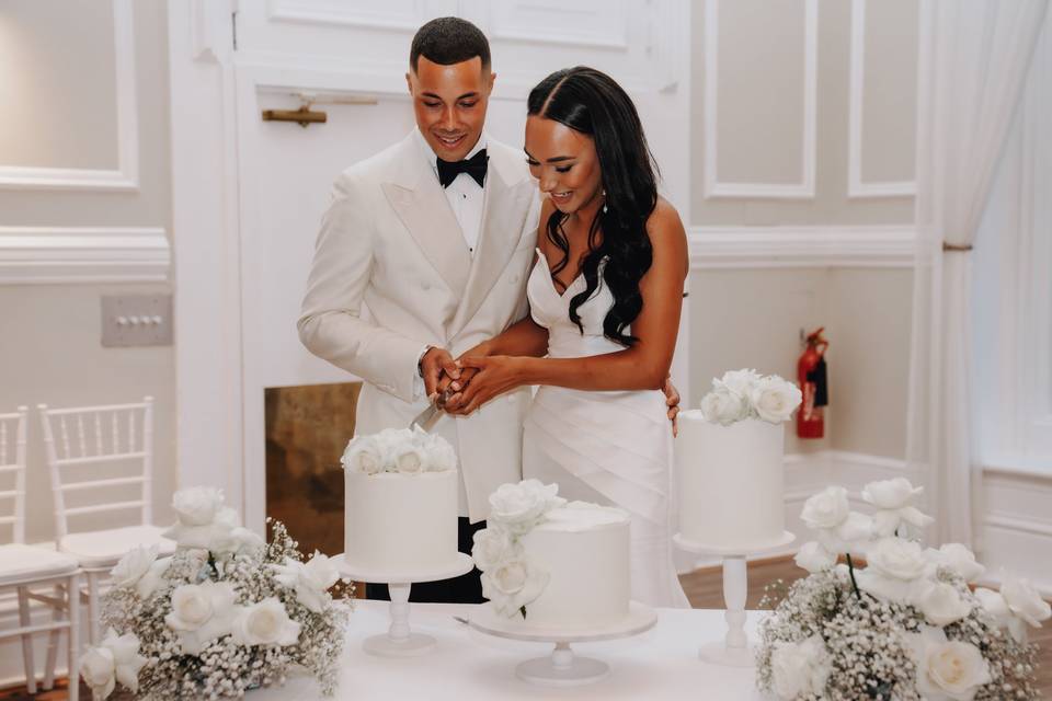 Chandelier Cake Cutting