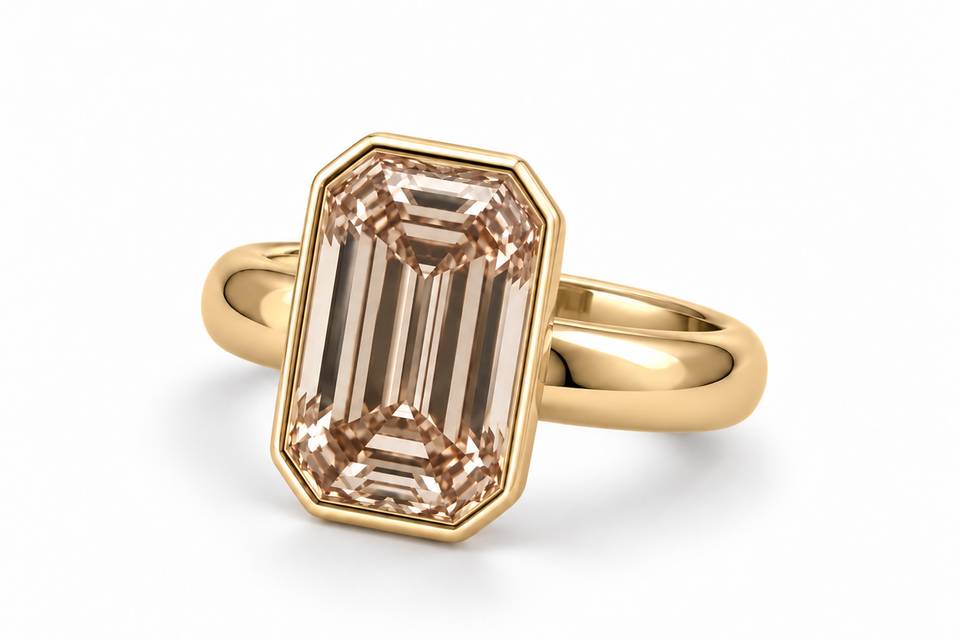 Coloured Diamond emerald-cut