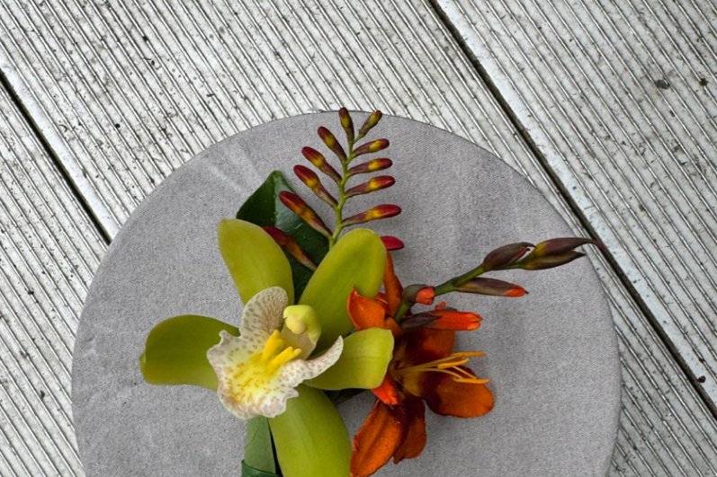 Tropical buttonholes