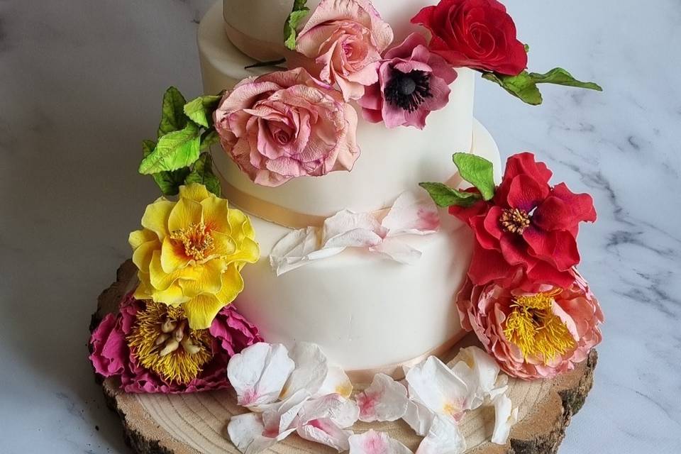 A beautiful floral arrangemen