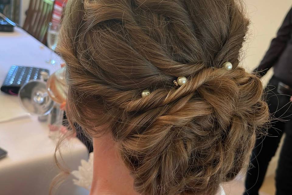 Bridal lose bun