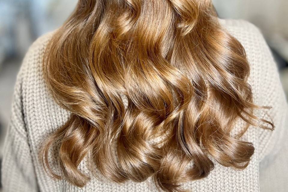 Timeless half-up curls
