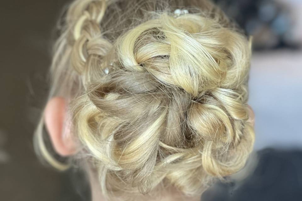 Flower girl up do