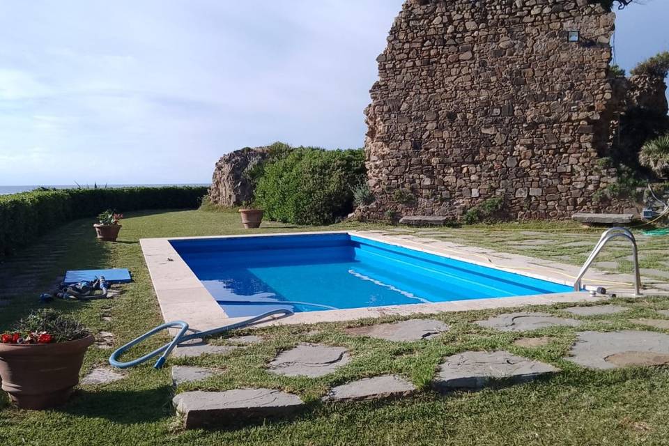 Pool & Roman ruins