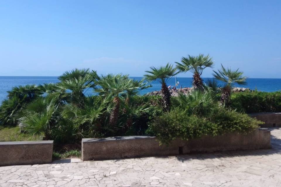 Churchyard terrace on the sea