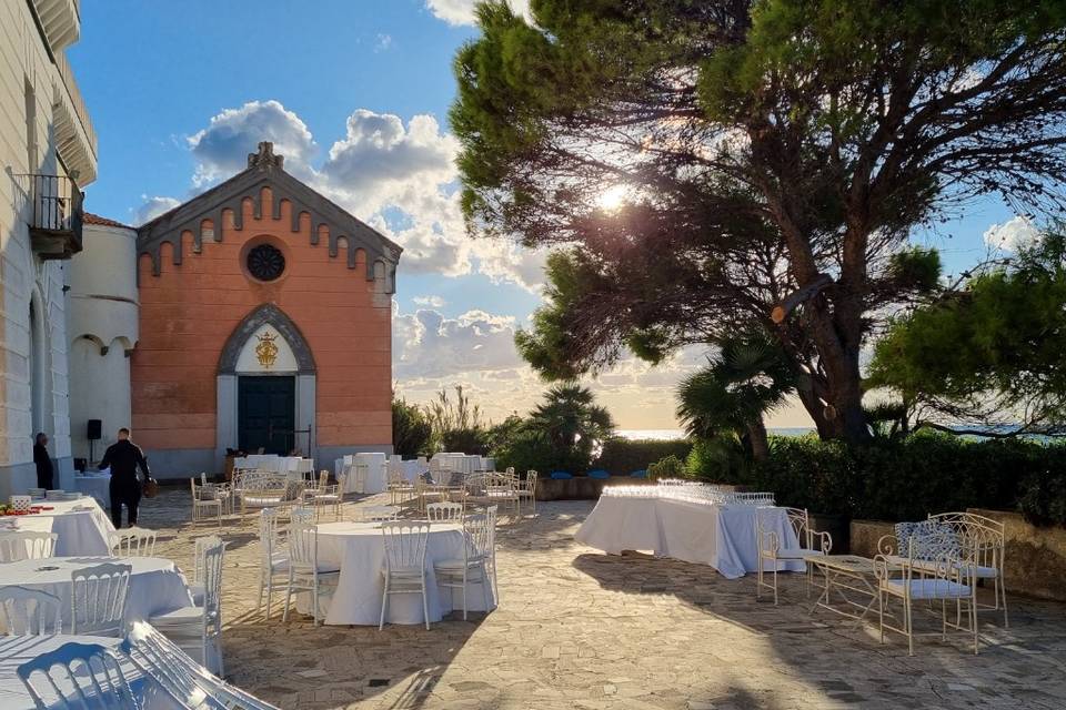 Aperitif on the churchyard